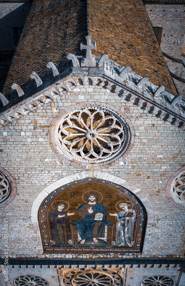 Duomo Spoleto taglio facciata