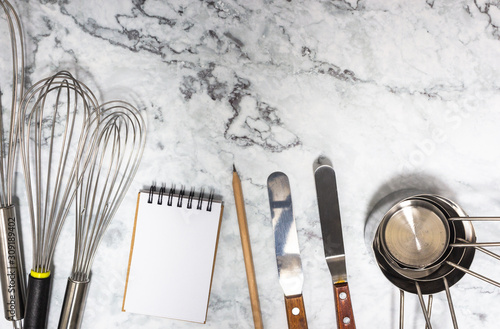 Φωτογραφία Cooking tools concept on marble tabletop