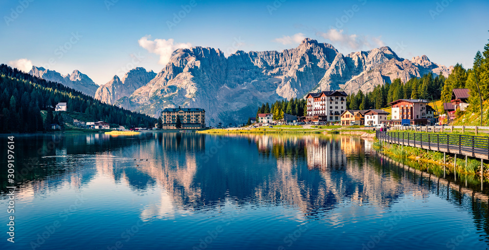 Panoramic morning view of Misurina village, National Park Tre Cime di Lavaredo, Location Auronzo, Dolomiti Alps, South Tyrol, Italy, Europe. Colorful summer scene of Misurina lake. - obrazy, fototapety, plakaty 