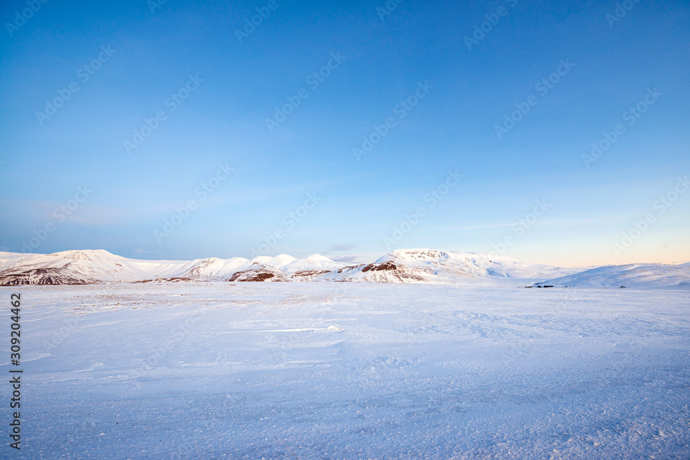 Unendlich weite Schneelandschaft in Island Unendlich weite Schneelandschaft in Island