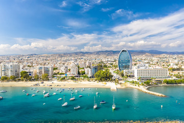 Fotobehang Cyprus Stadsgezicht Limassol langs de kust  © kirill_makarov