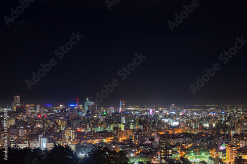 札幌市中心部の夜景 / 夏の北海道札幌市 © tkyszk