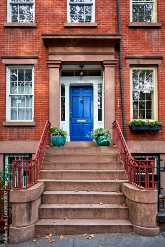 Canvas Print A colorful blue door on a historic brownstone building in Manhattan, NYC
