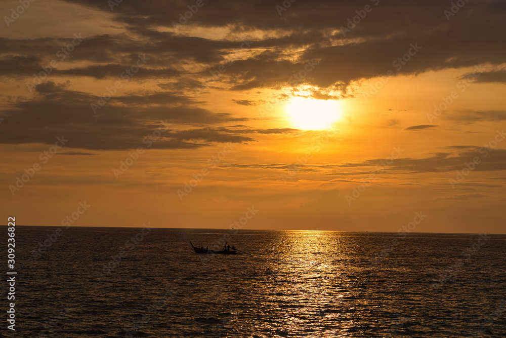 Sonnenuntergang am Surin Beach auf Phuket