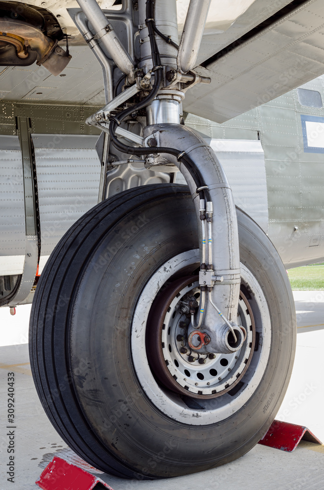 WWII heavy bomber landing gear and wheel detail