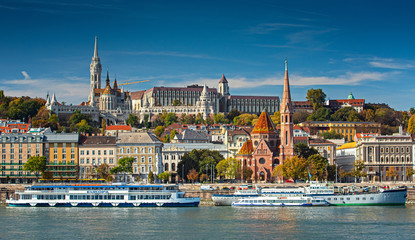 Acrylglasbilder Budapest Herbstliches Donauufer in Budapest  © Horváth Botond
