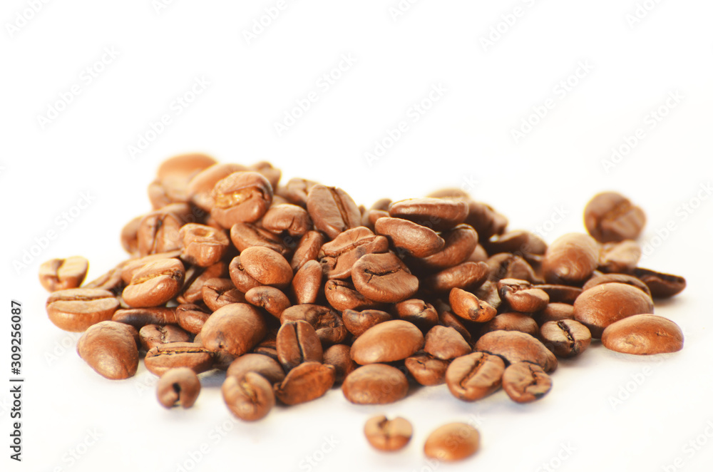 Close-up coffee beans isolated on white,photo Close-up coffee beans isolated on white,photo