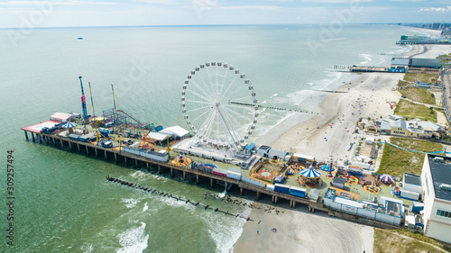 AERIAL VIEW OF ATLANTIC CITY BOARDWALK AND STEEL PIER. NEW JERSEY. USA.	