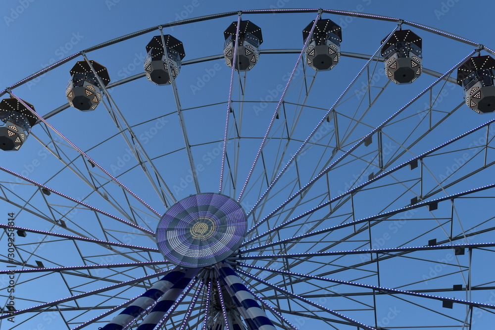 Fototapeta premium ferris wheel at night