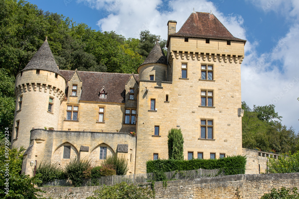 Chateau La Malartrie in La Roque-Gageac, Dordogne river valley. Aquitaine, France