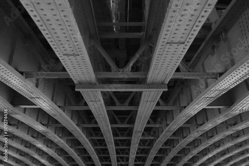 Metall bridge frame