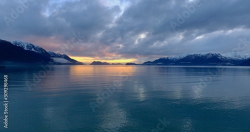 Fototapeta Naklejka Na Ścianę i Meble -  Beautiful winter skies over Alaska 