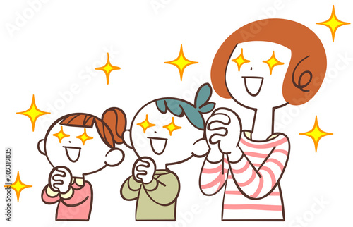 目を輝かせて祈る母と子どもたち