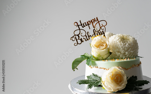 Canvas Print bouquet of roses on birthday cake