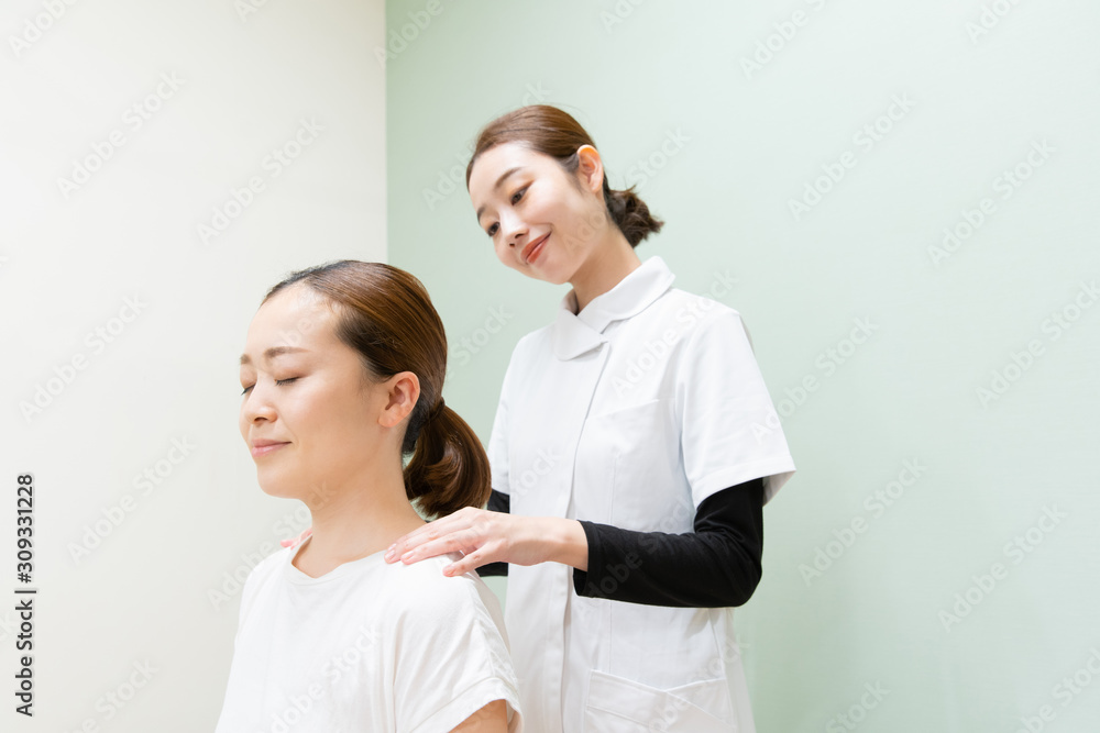 Fototapeta premium 整体・マッサージ・肩の悩み