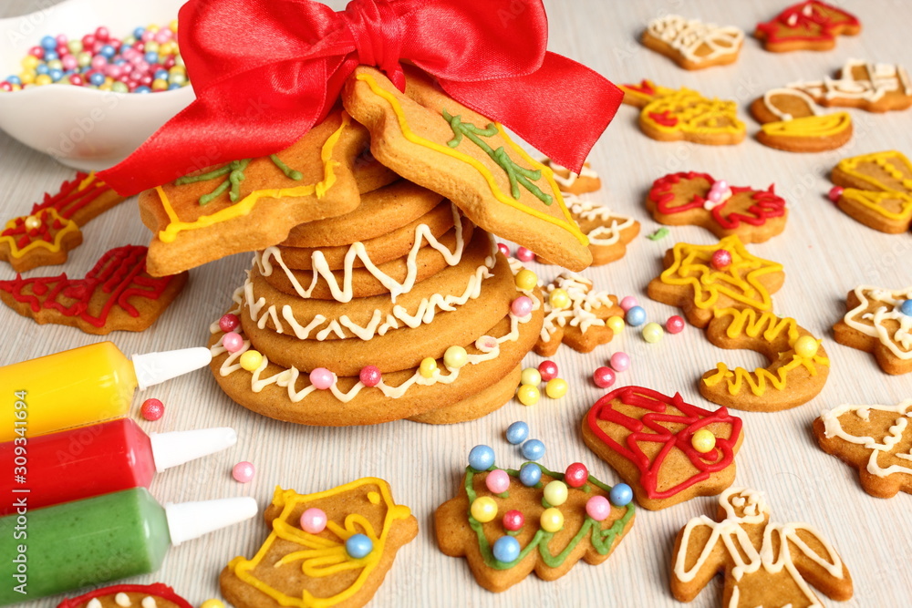 Decorating Christmas gingerbread cookies