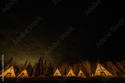 ティピーでグランピング　Large tipy tent camping photo