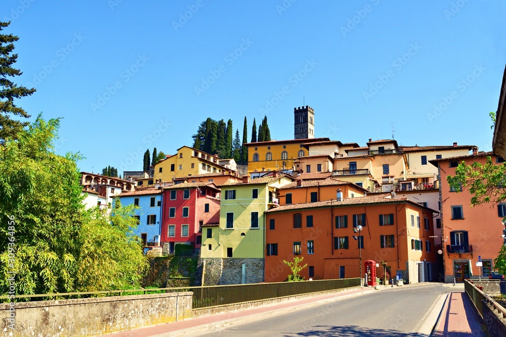 paesaggio urbano della città italiana di Barga in provincia di Lucca nella regione della Garfagnana in Toscana. Il borgo di origini medievali è una delle città più belle d'Italia
