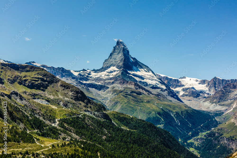 Fototapeta premium Enjoying the view of the Matterhorn