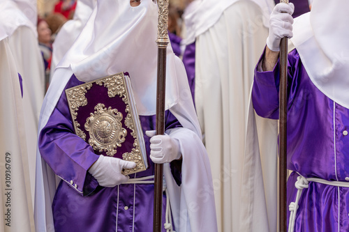 procesiones de semana santa en las calles de Cádiz manigueta del nazareno del amor