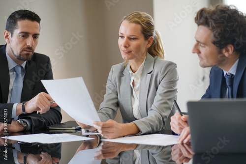 Canvas Print Business people negotiating commercial contract