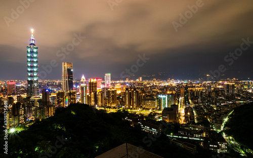 Wallpaper Mural 台北　信義新都心の高層ビル Torontodigital.ca