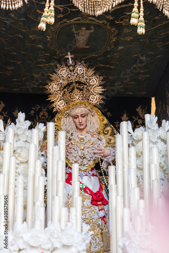 Retrato de la virgen de la Esperanza del Amor. procesiones de semana santa en las calles de Cádiz