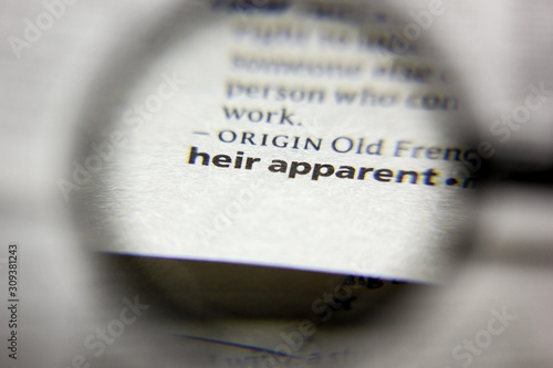 Fotografie The word or phrase Heir apparent in a dictionary.