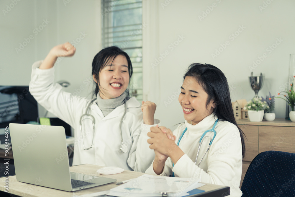 Obraz premium Medical student,Online doctoring,teenage doctor intern working healthcare medical teamwork,Happy with online treatment results satisfactory on laptop desk consultation in hospital with stethoscope