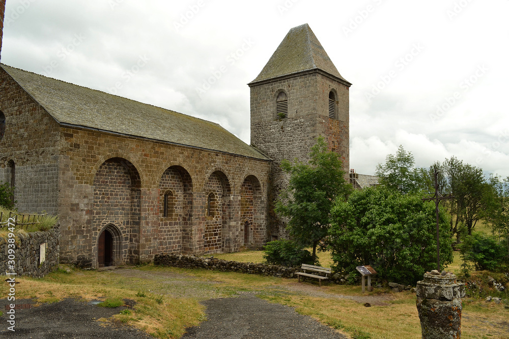 Église d'Aubrac sur le chemin de Compostelle, belle région du plateau de l'Aubrac, Aveyron, France