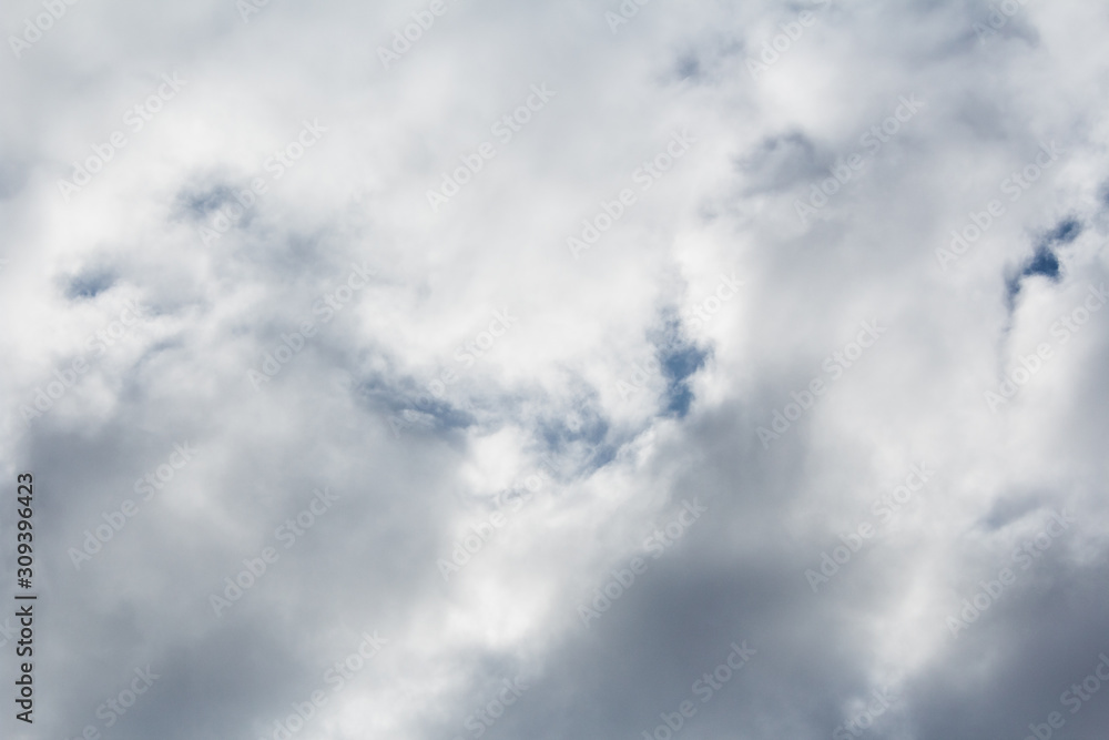 Himmel. Blauer Himmel, hellblau mit weißen und grauen Wolken, cumulus wolken Himmel. Blauer Himmel, hellblau mit weißen und grauen Wolken, cumulus wolken