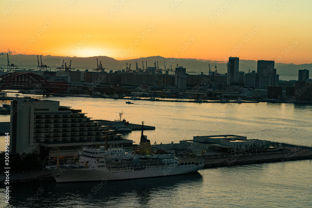 写真素材: 神戸　港　朝焼け