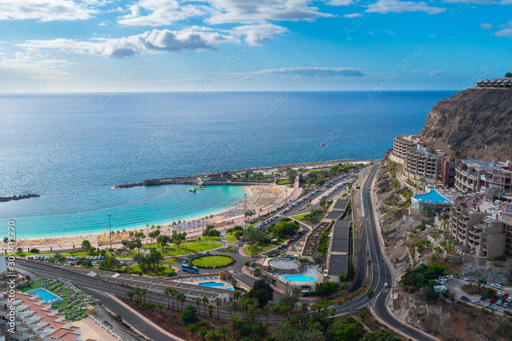 Obraz premium Beautiful stunning panoramic view of Puerto Rico. Playa de Amadores beach on Gran Canaria island in Spain near Tenerife island.