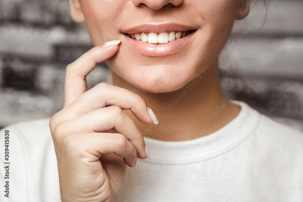closeup of smile with white healthy teeth - obrazy, fototapety, plakaty 