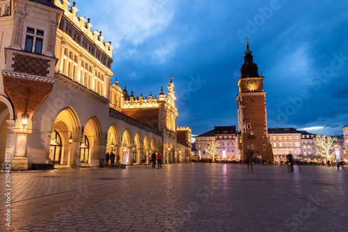 Rynek Główny w Krakowie, Sukiennice, Ratusz i Bazylika Mariacka, Polska © danielszura