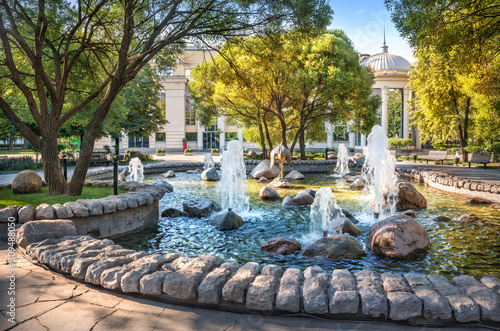 Canvas Print Журавль на Чистых Прудах Fountains and sculpture Singing Crane