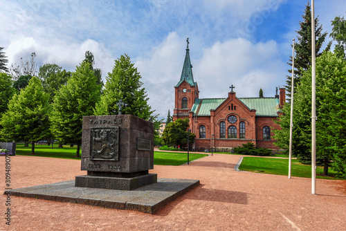 Fényképezés Jyvaskyla, Finland - August 10, 2017  Taipale Battle Monument in Kirkkopuisto park of Jyvaskyla city in Central Finland