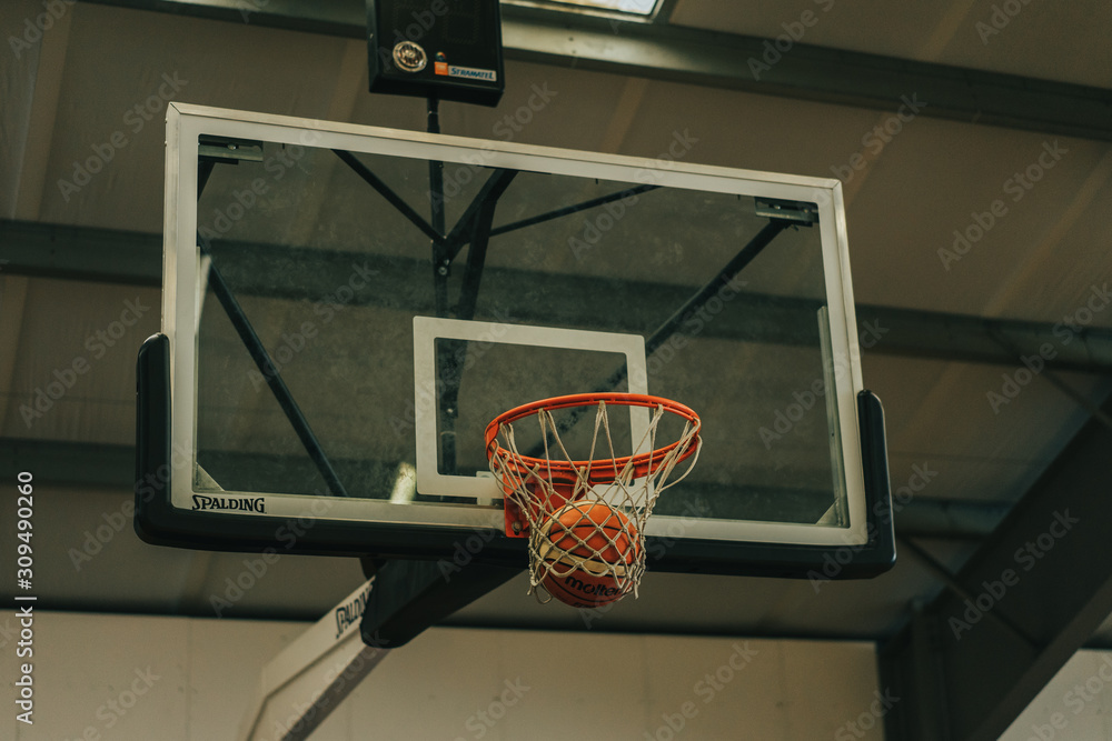 Basketball Korb in einer Sporthalle Stock Photo | Adobe Stock