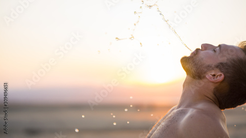 Tableau sur toile boy spitting water by mouth