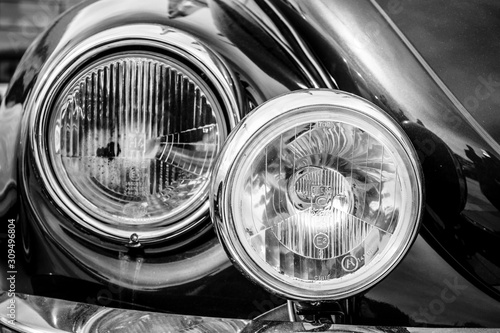 Canvas-taulu STUTTGART, GERMANY - MARCH 04, 2017: Headlamp of a compact car Beetle Cabrio, 1976