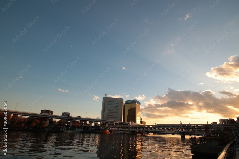 東京隅田川の夕暮れ 東京隅田川の夕暮れ