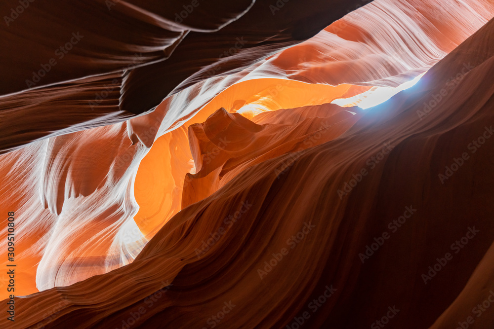 Obraz premium Beautiful landscape around the famous Lower Antelope Canyon