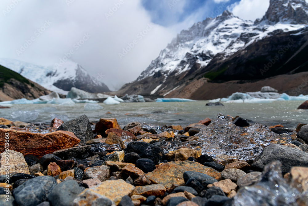 Obraz premium Ice floes in Laguna Torre, Glaciers National Park in El Chalten, Patagonia, Argentina