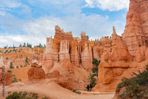 Hiking in the beautiful Queens Garden Trail of Bryce Canyon National Park © Kit Leong