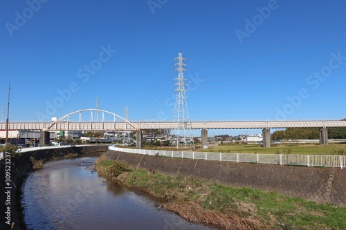 引地川と引地川水路橋（神奈川県藤沢市） © sirius
