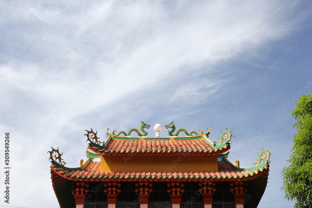 Fototapeta premium MA-CHO Tempel, Dachfirst mit Drachen, San Fernando, La Union, Philippinen