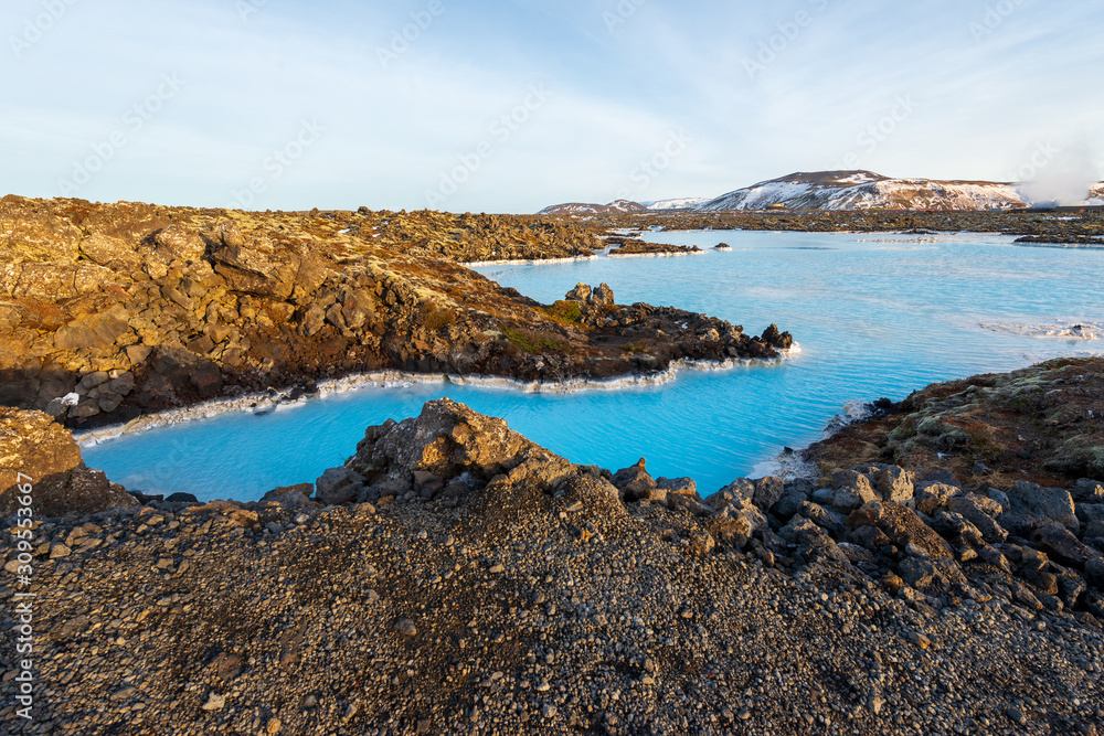 Wasserbecken bei der blauen Lagune auf Reykjanes, Island