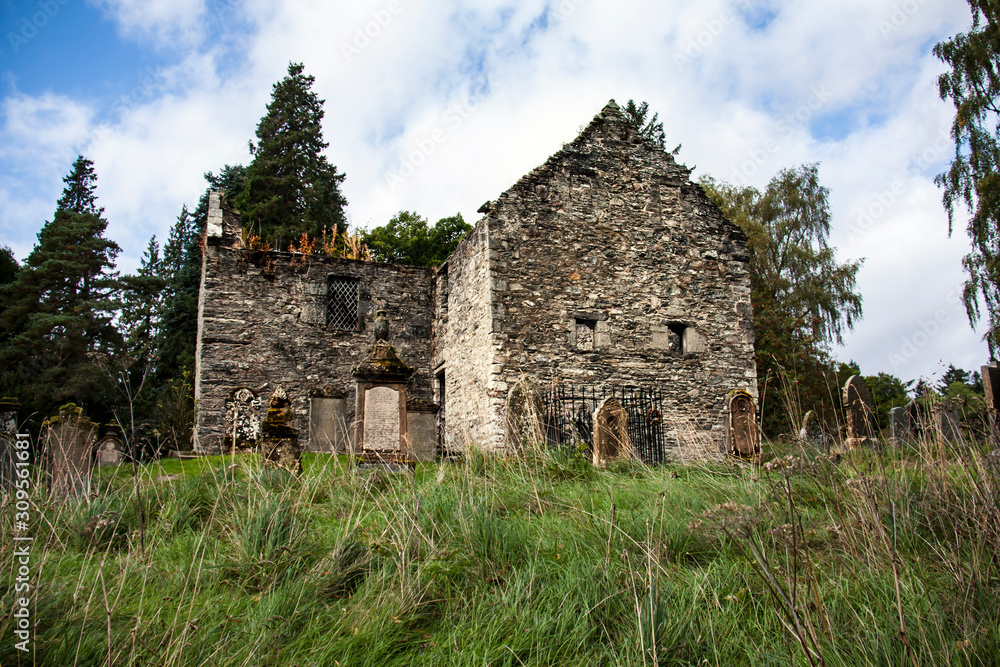 Ruine einer alten Kirche und Friedhof in der Nähe des Blair Castle, Schottland Ruine einer alten Kirche und Friedhof in der Nähe des Blair Castle, Schottland