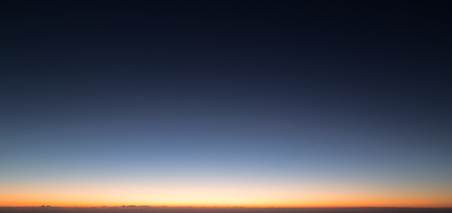 Ingelijste posters Meisjeskamer Magische schemerhemel voor zonsopkomst  © sattawat