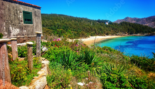 Foto View on Praia de Gures, a beach in Cee, Galicia, Spain, close to the A-550 road